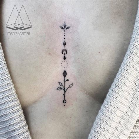 tatuajes en medio delos senos|Tatuajes en la mitad del seno